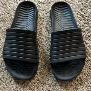 Black flip flops - Made in USA - Size Youth 7